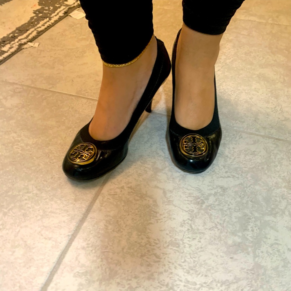 Tory Burch Caroline mid heel pump